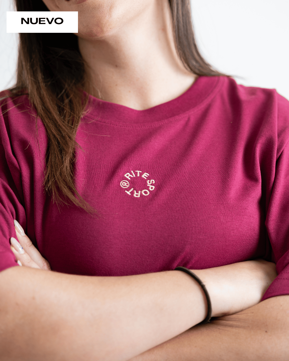 CAMISETA CROP TOP LOOK MOM – GRANATE
