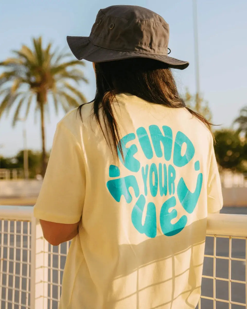 FIND YOUR FUEL  - CAMISETA AMARILLA UNISEX