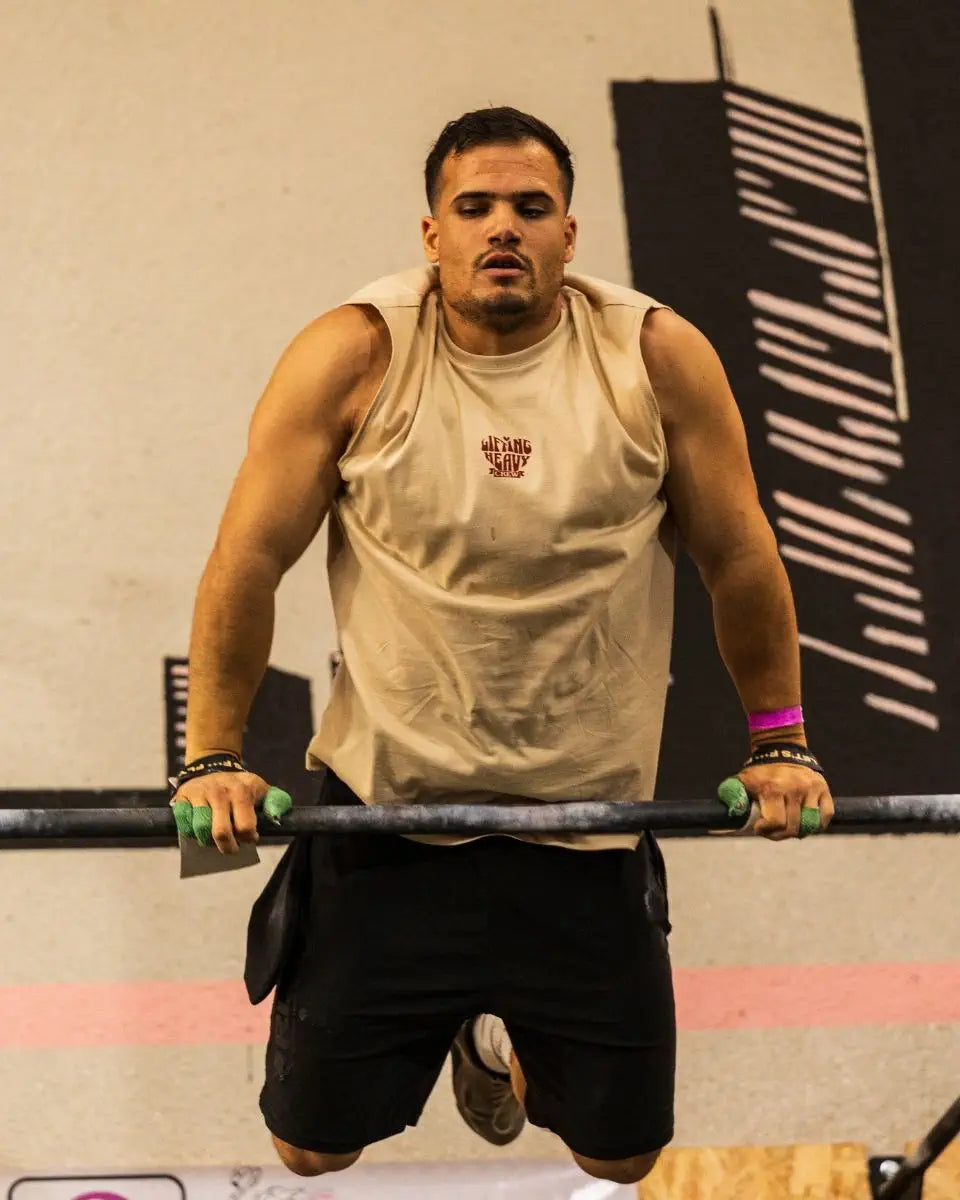 LIFTING HEAVY- CAMISETA MARRON UNISEX