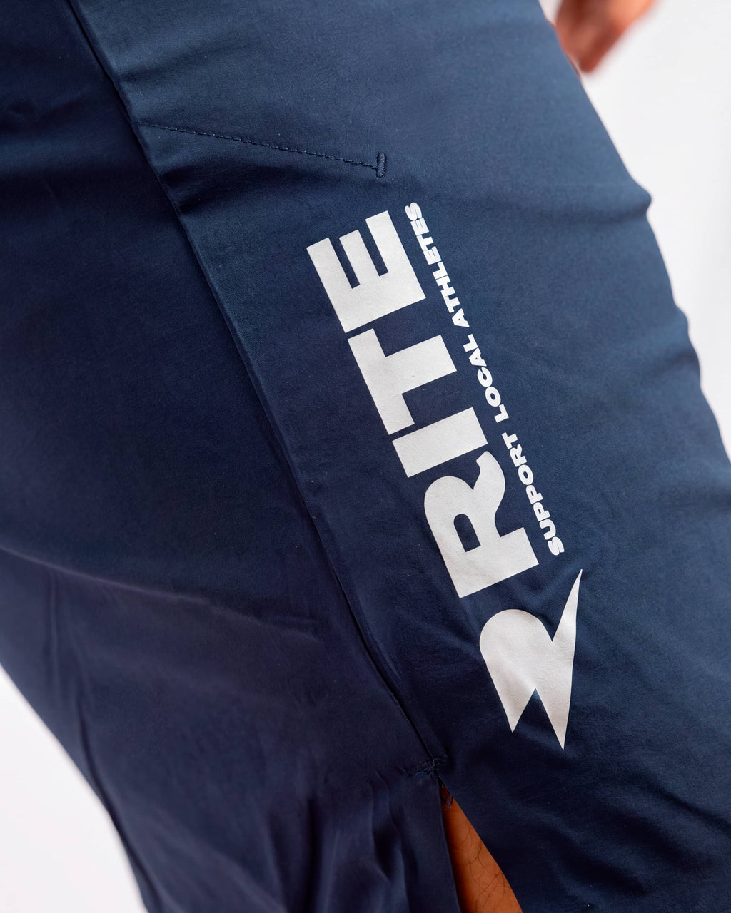 CAN'T FEEL MY LEGS - PANTALON AZUL MARINO