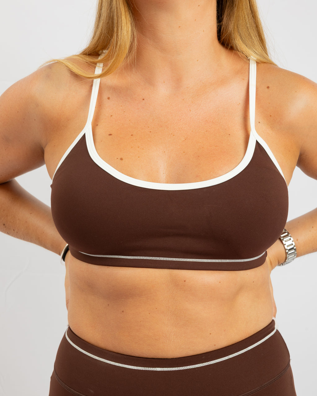 TOP DEPORTIVO MARRON POWER RITE