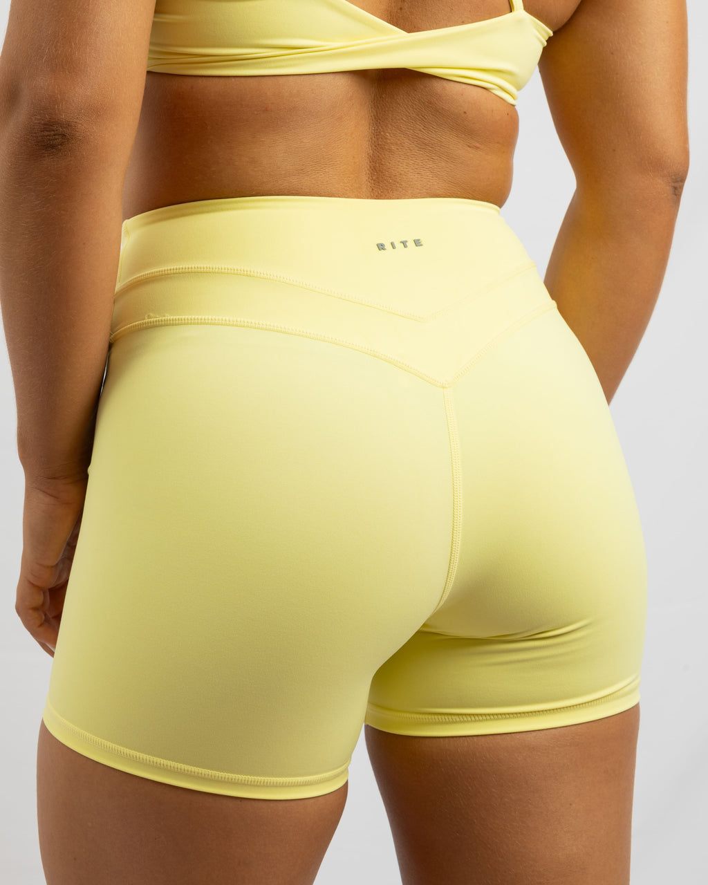 MALLAS CORTAS DEPORTIVAS RITE GIRLS AMARILLAS